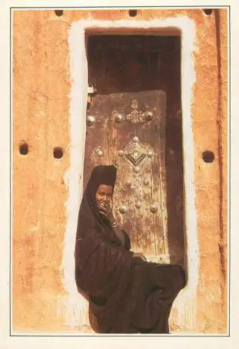 Mauritania ethnic woman detail aspect