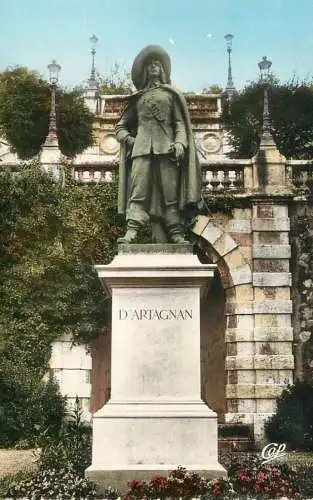 France Auch statue d'Artagnan