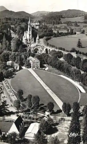 France Lourdes basilique