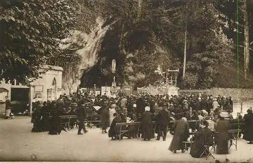 France Lourdes basilique procession