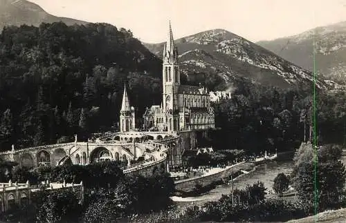 France Lourdes basilique