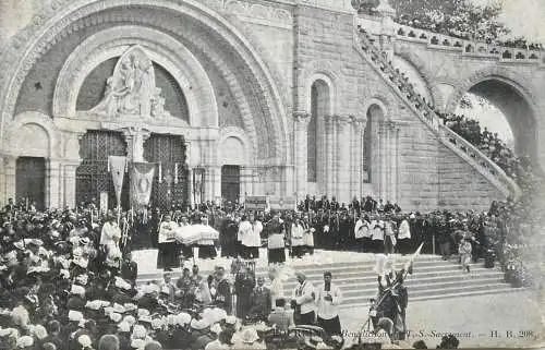France Lourdes basilique benediction de malades