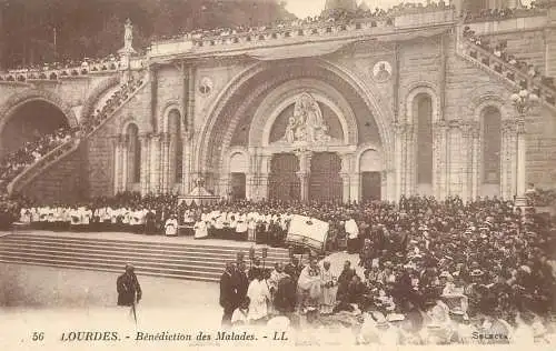 France Lourdes basilique benediction de malades
