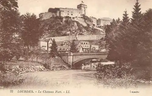 France Lourdes le chateau fort