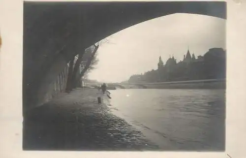 Real photo place to identify Aubervillers river bridge