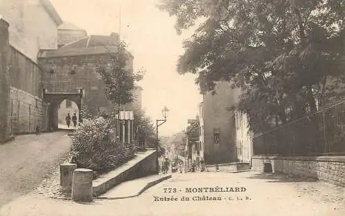 Montbeliard - entree du chateau
