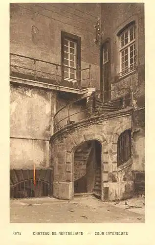 Montbeliard - chateau cour interieure