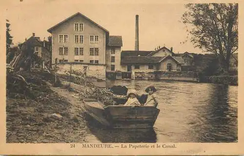 Mandeure (Doubs) -  La Papeterie et le Canal enfants barque