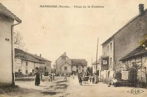 Mandeure (Doubs) cpa place de la Fontaine