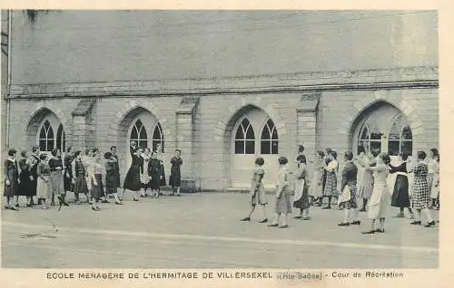 Ecole Ménagère de l' Hermitage de Villersexel 1938 cour de recreation