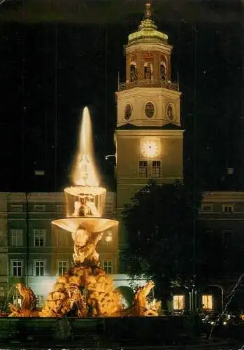 Austria Salzburg Residenzbrunnen und Glockenspiel