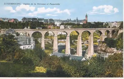 Luxembourg vallee de la Petruse et passerelle
