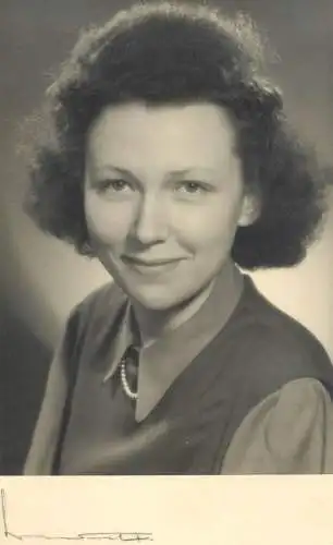 Anonymous woman portrait photo postcard