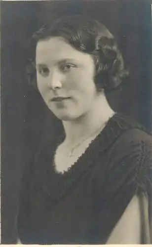 Anonymous woman portrait photo postcard