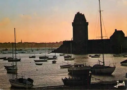France Cote d'Emeraude Saint Servan La Tour Solidor coucher de soleil