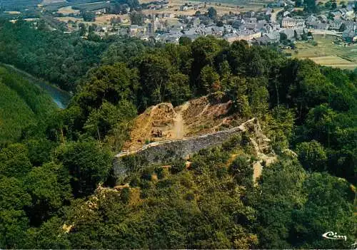 Postcard Belgium Herbeumont sur Semois le chateau fort