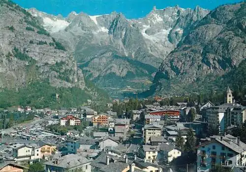 Italy Courmayeur vue du Mont-Blanc
