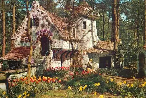Netherlands Kaatsheuvel Natuurpark amusement park Hansel and Gretel house