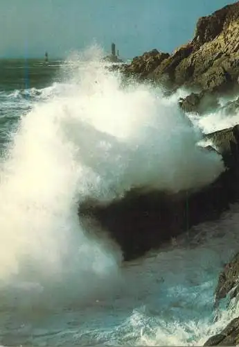France La Pointe de Raz et le phare de la vieille tempete