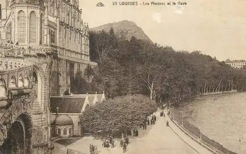 Postcard France Lourdes les piscines et le Gave