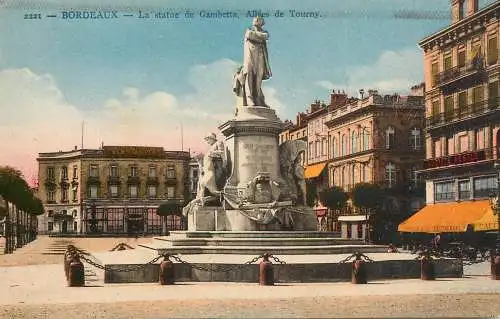 Postcard France Bordeaux la statue de Gambetta