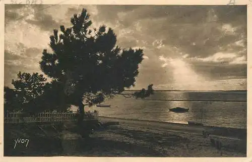 Postcard France le Moulleau