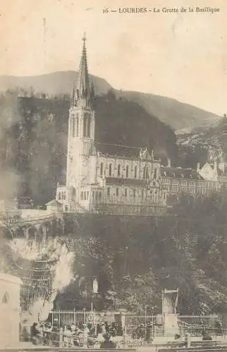 Postcard France Lourdes la grotte de la basilique