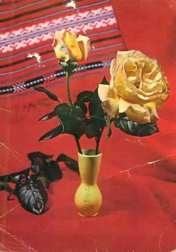 Vase yellow rose decoration