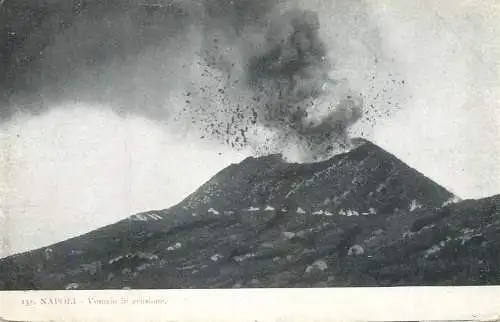 Italy Napoli Vesuvio in eruzione