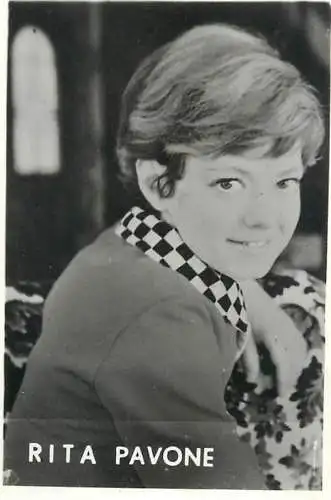 Actors souvenir photo Rita Pavone