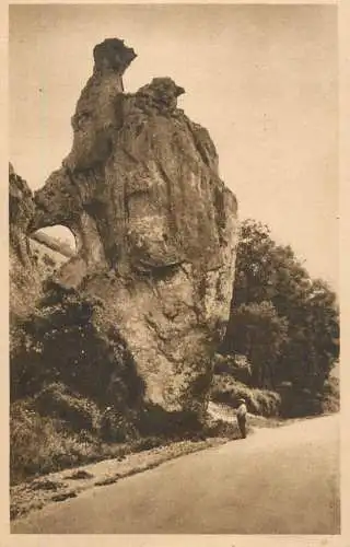 Postcard France Chatel Censoir curieux Rochers