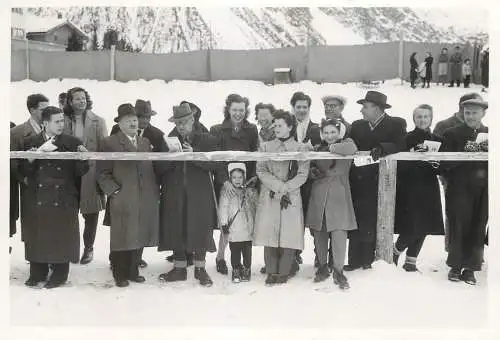 Postcard Switzerland ice skating ring elegant group