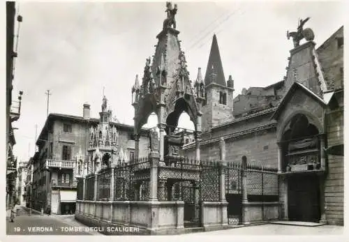Postcard Italy Verona Scaligeri tomb
