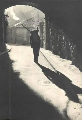 Postcard Switzerland person in passage shadow
