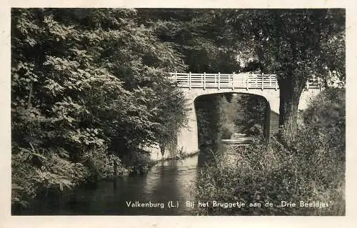 Postcard Netherlands Valkenburg drie Beeldjes