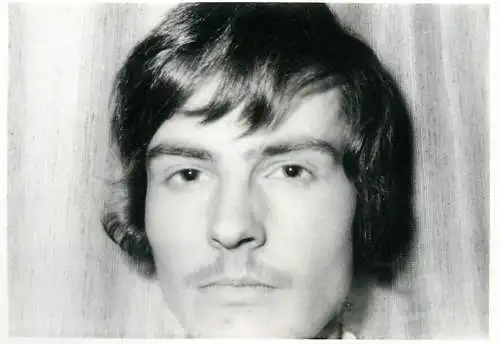 Portrait anonymous person photo format 7 x 10 cm man haircut smile