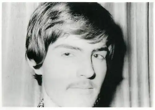 Portrait anonymous person photo format 7 x 10 cm man haircut smile