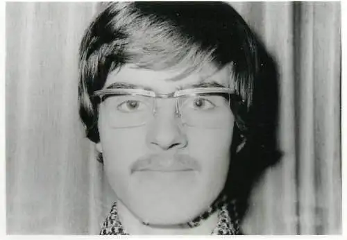 Portrait anonymous person photo format 7 x 10 cm man Germany Dresden glasses moustache