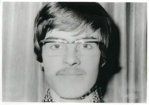 Portrait anonymous person photo format 7 x 10 cm man Germany Dresden glasses moustache