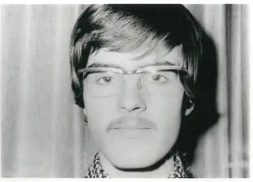 Portrait anonymous person photo format 7 x 10 cm man Germany Dresden glasses