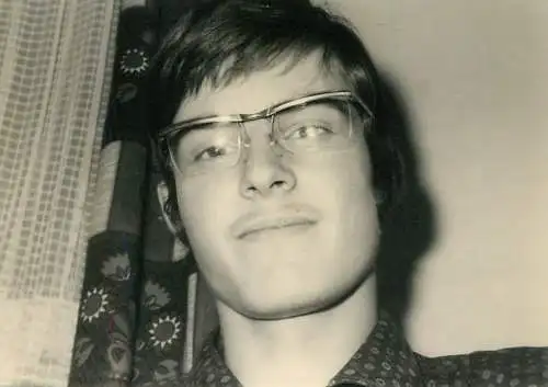 Portrait anonymous person photo format 7 x 10 cm man Germany Dresden glasses
