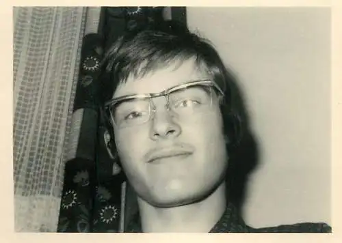 Portrait anonymous person photo format 7 x 10 cm man Germany Dresden moustache glasses