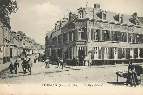 Postcard France le Portel la Rue Carnot