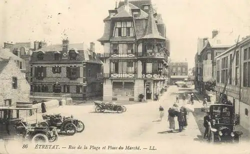 ETRETAT Place du Marché animée