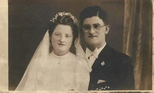 Souvenir photo postcard wedding bride groom glasses