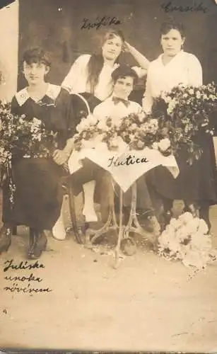 Souvenir photo postcard elegant family portrait flower bouquets
