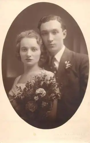 Souvenir photo postcard elegant couple flowers coiffure