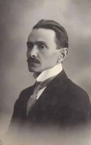 Souvenir photo postcard elegant man haircut moustache 1919