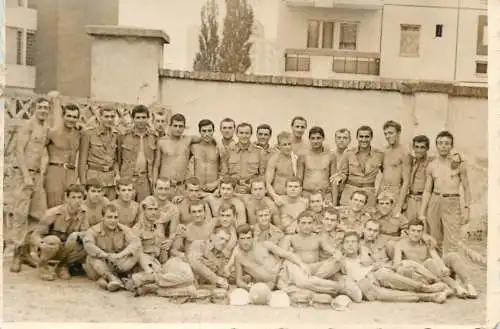 Souvenir photo postcard soldier company group photo