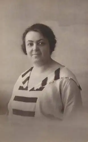 Social history souvenir photo postcard lady dress coiffure 1923